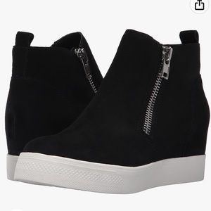 Steve Madden wedgie sneaker with zipper size 7
